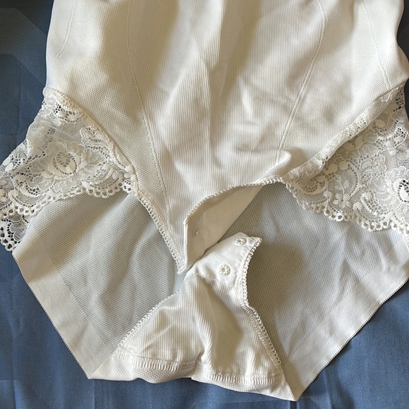 Lacy Bodysuit - Picture 4 of 5